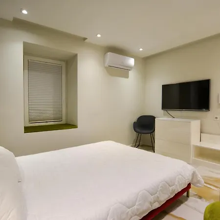Apartment Lion's Den Deluxe Studio